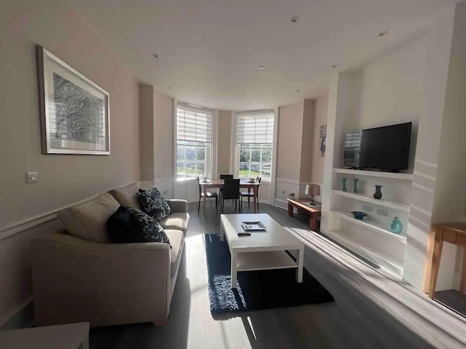 アパート Beautiful Flat In City Centre ブライトン